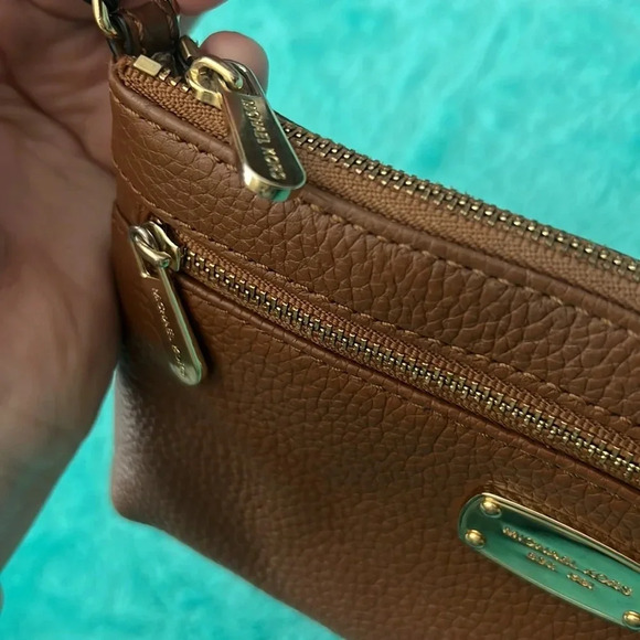 Michael Kors small handbag. Great for cocktail party - Picture 5 of 8